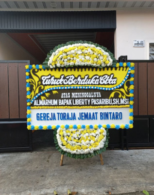 Papan Bunga Duka di Giriwungu