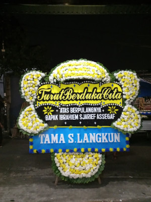 Papan Bunga Duka di Giriwungu