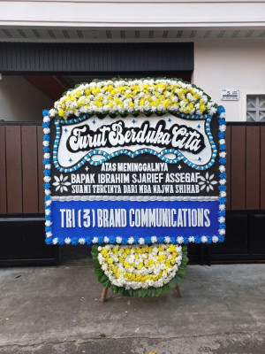 Papan Bunga Duka di Giriwungu